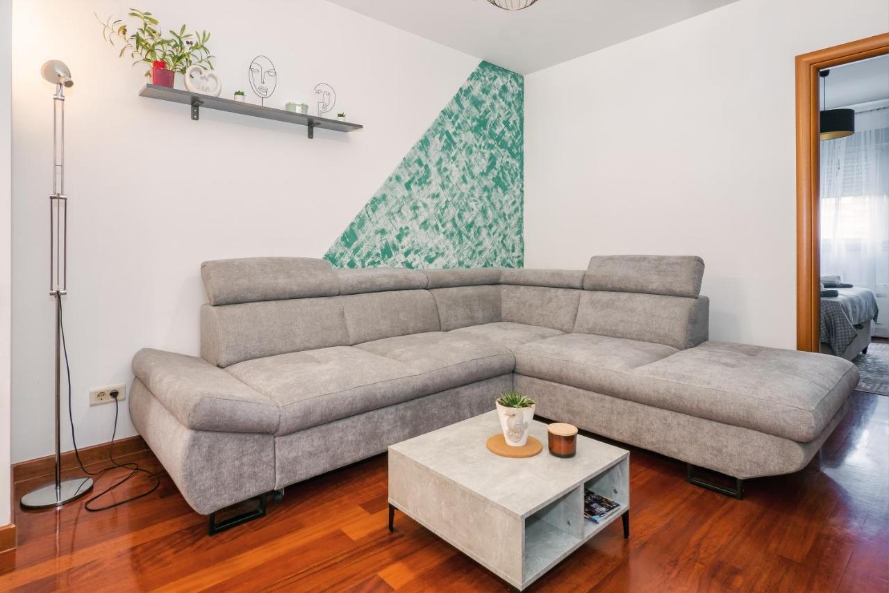 Апартаменты Airy 2-Br Apt W/ Open Layout & Modern Design Сплит Экстерьер фото