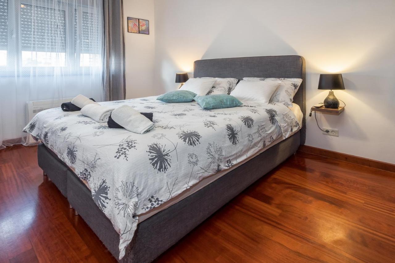 Апартаменты Airy 2-Br Apt W/ Open Layout & Modern Design Сплит Экстерьер фото