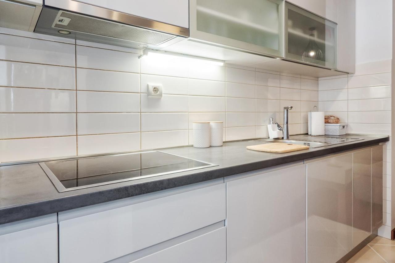 Апартаменты Airy 2-Br Apt W/ Open Layout & Modern Design Сплит Экстерьер фото