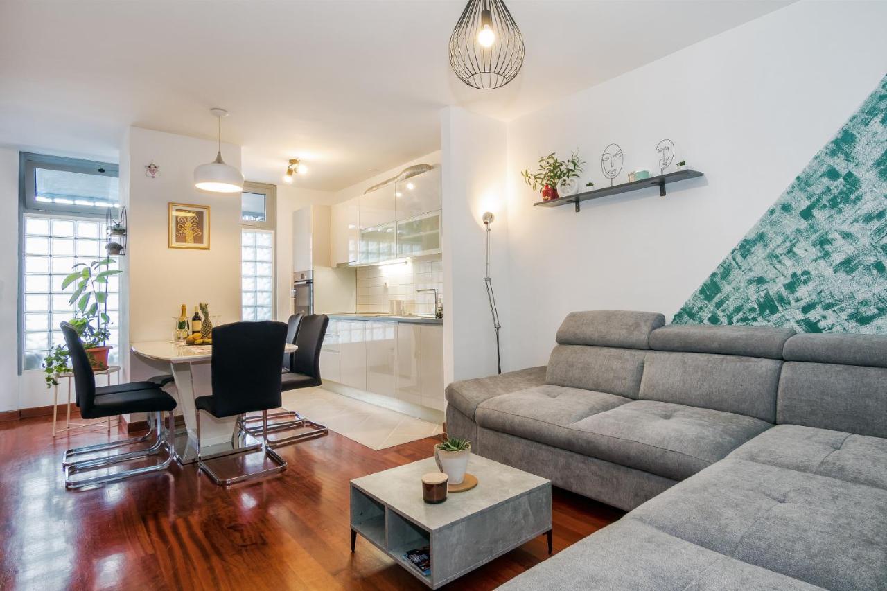 Апартаменты Airy 2-Br Apt W/ Open Layout & Modern Design Сплит Экстерьер фото