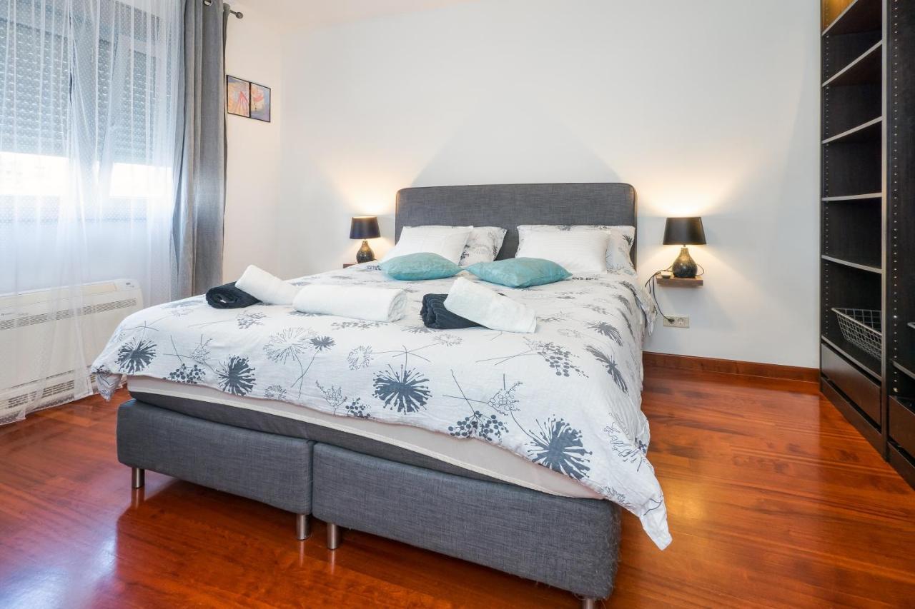 Апартаменты Airy 2-Br Apt W/ Open Layout & Modern Design Сплит Экстерьер фото