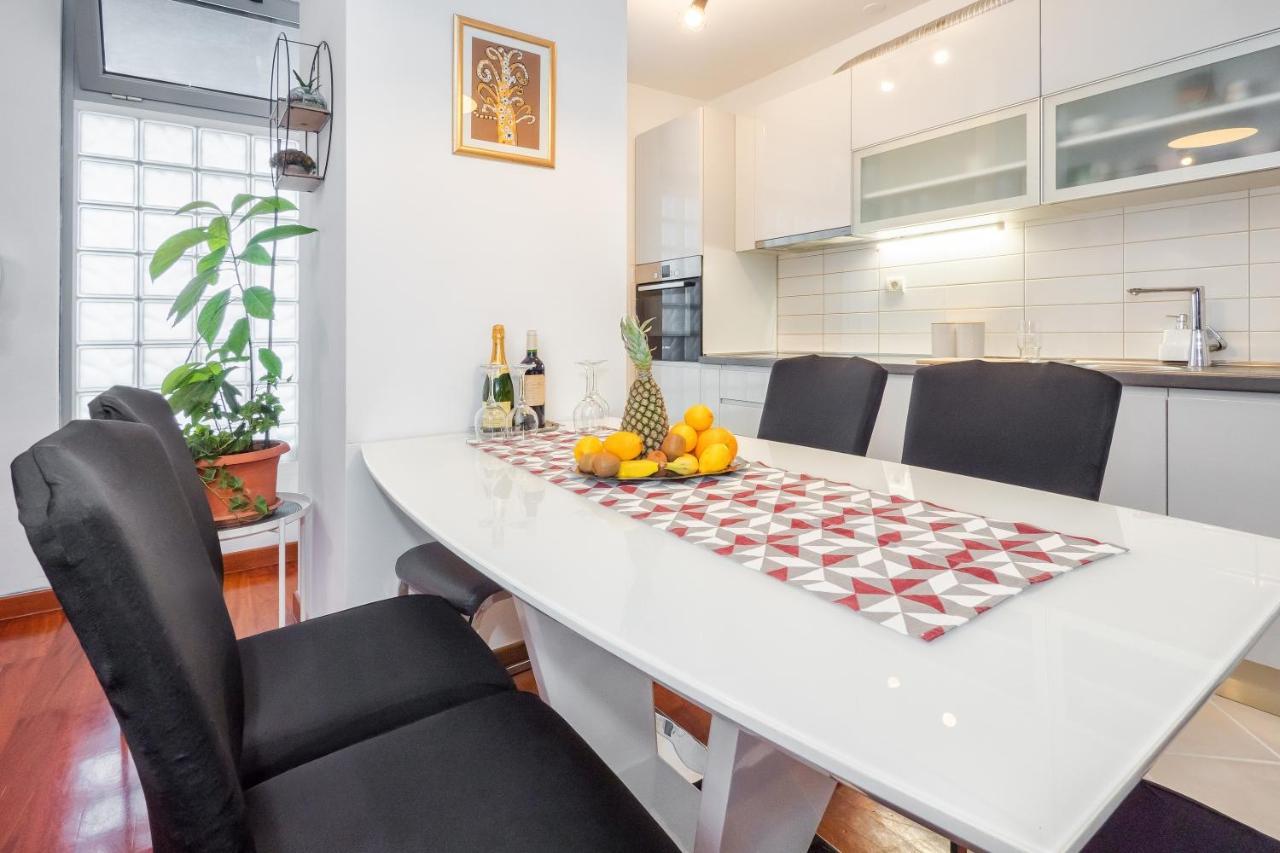 Апартаменты Airy 2-Br Apt W/ Open Layout & Modern Design Сплит Экстерьер фото