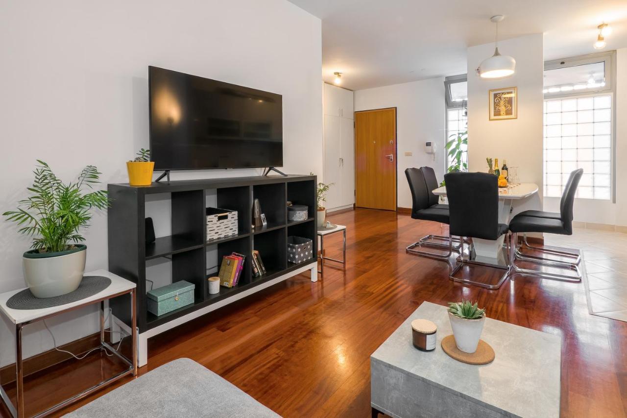Апартаменты Airy 2-Br Apt W/ Open Layout & Modern Design Сплит Экстерьер фото