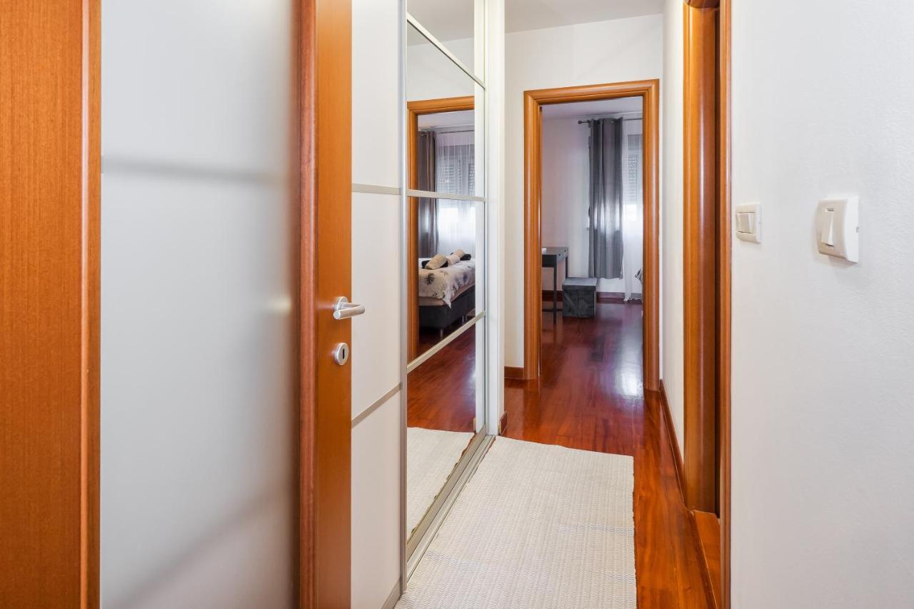 Апартаменты Airy 2-Br Apt W/ Open Layout & Modern Design Сплит Экстерьер фото
