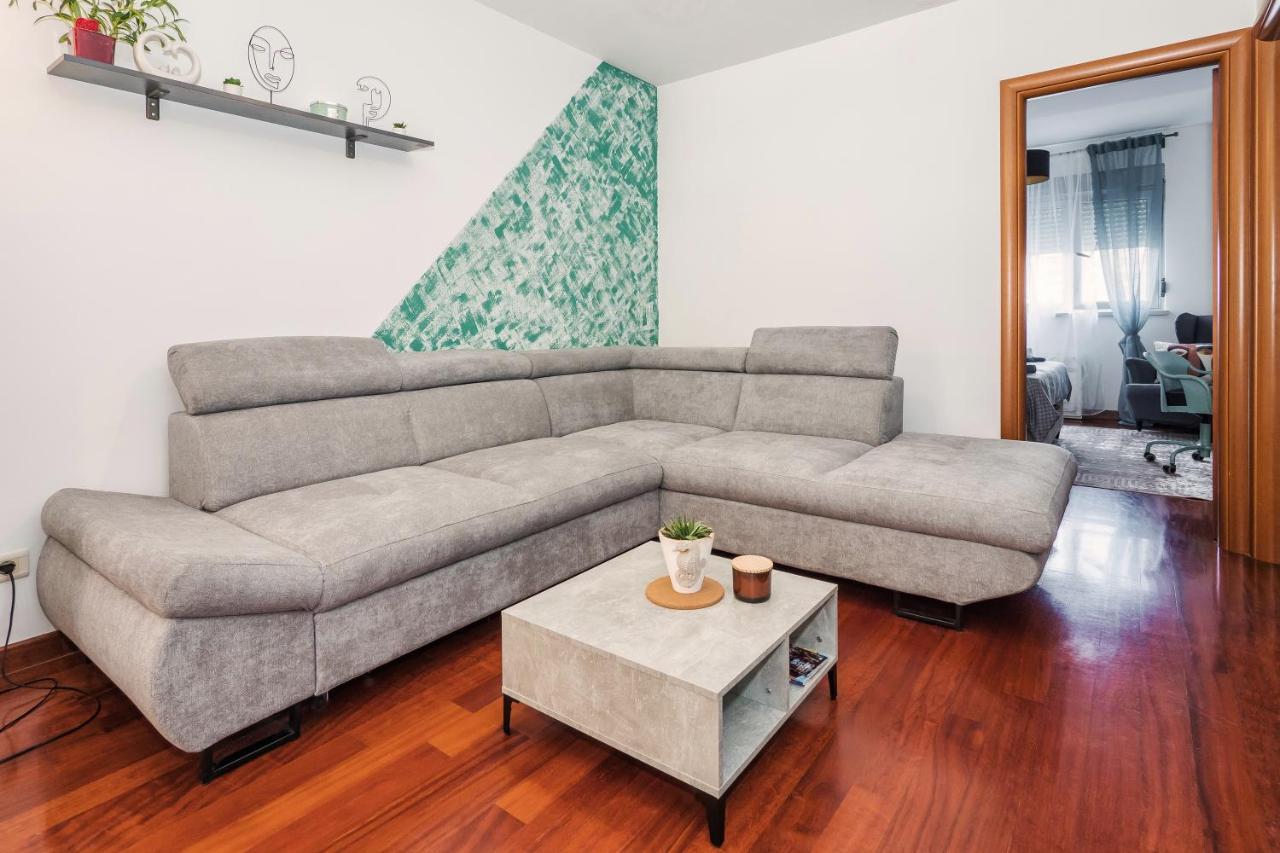 Апартаменты Airy 2-Br Apt W/ Open Layout & Modern Design Сплит Экстерьер фото