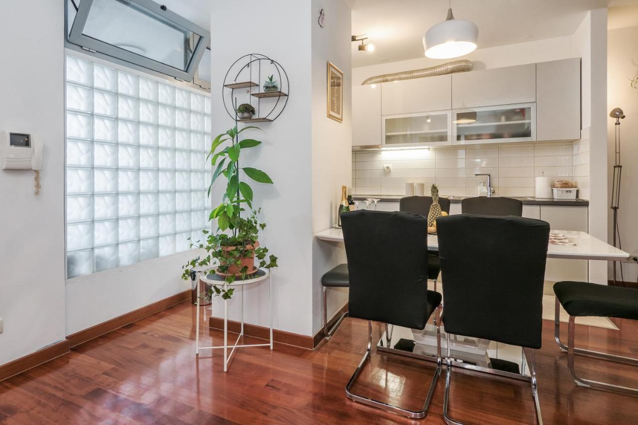 Апартаменты Airy 2-Br Apt W/ Open Layout & Modern Design Сплит Экстерьер фото
