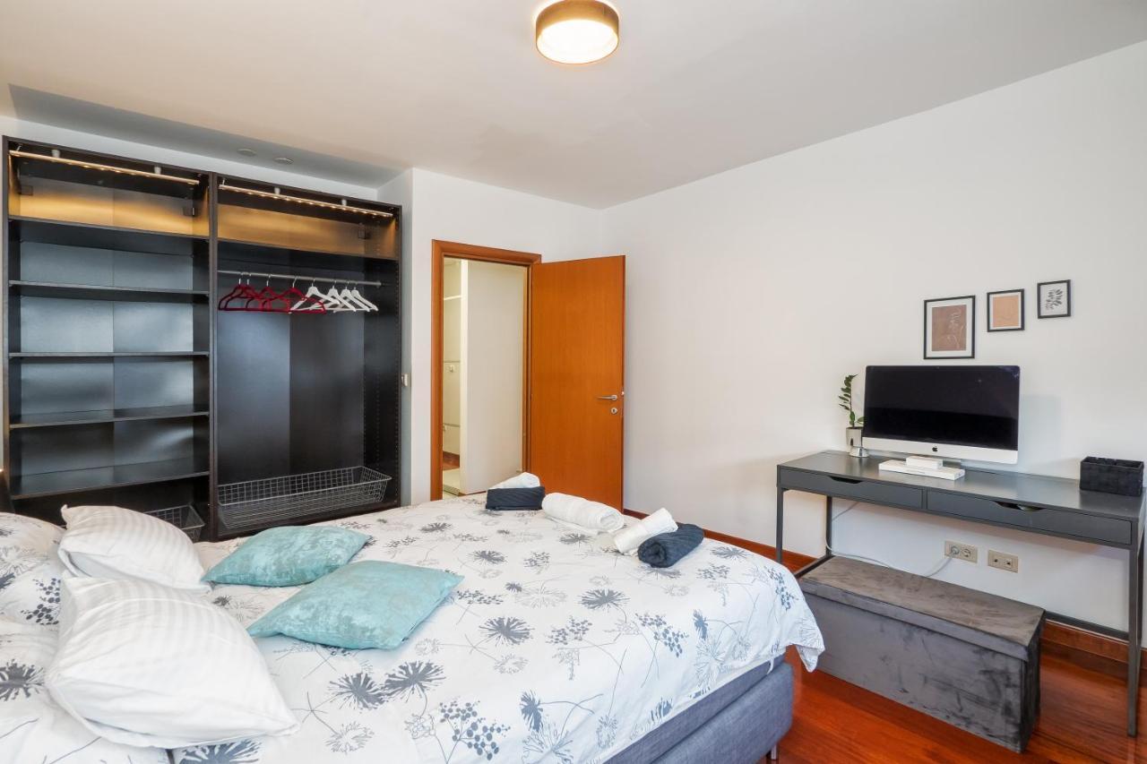 Апартаменты Airy 2-Br Apt W/ Open Layout & Modern Design Сплит Экстерьер фото