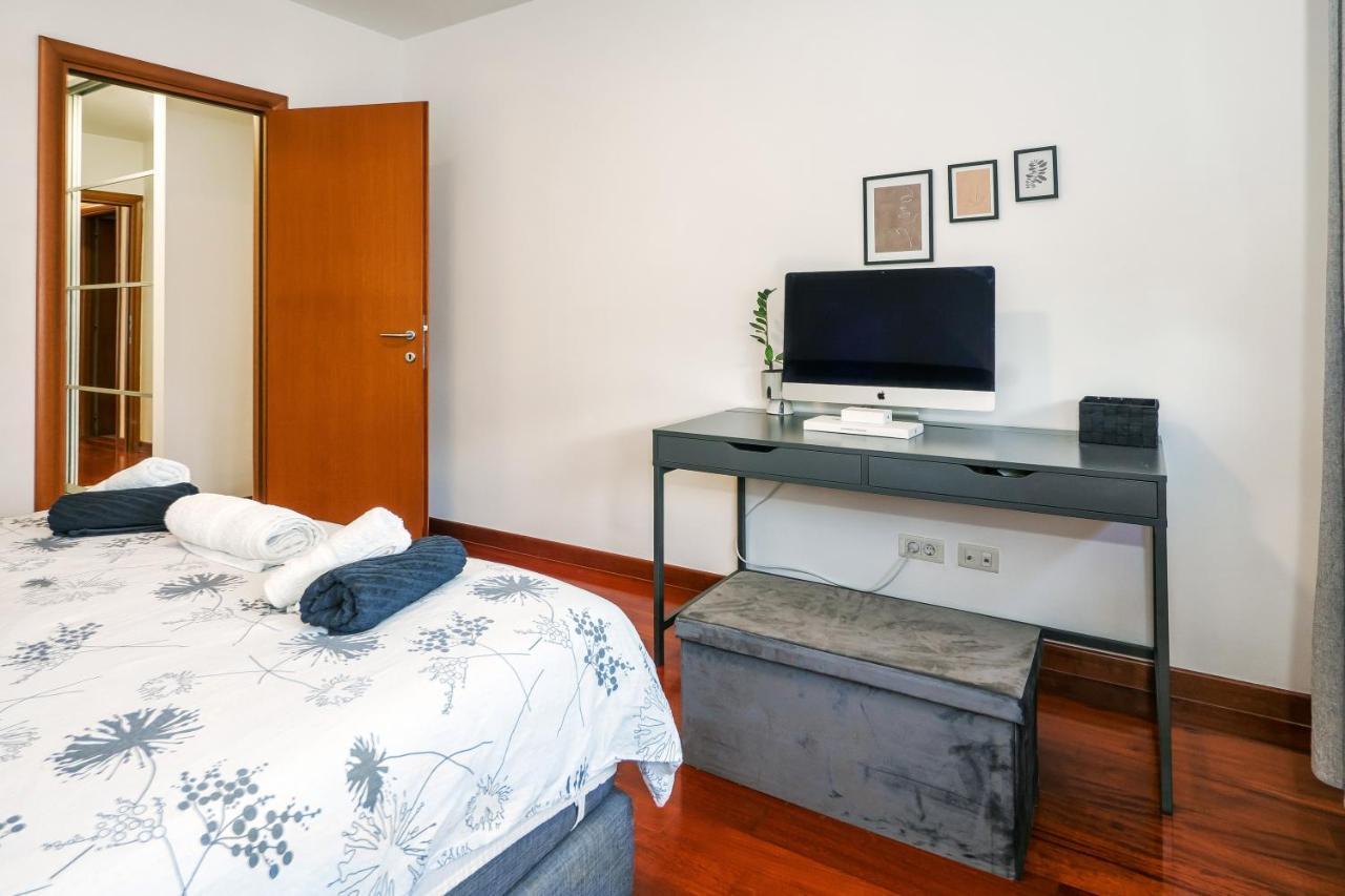 Апартаменты Airy 2-Br Apt W/ Open Layout & Modern Design Сплит Экстерьер фото