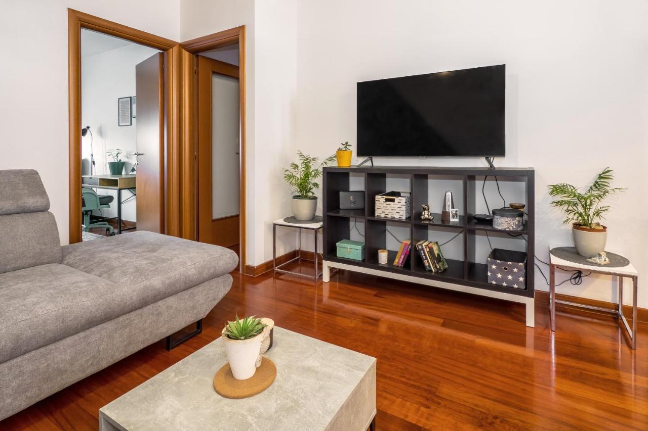 Апартаменты Airy 2-Br Apt W/ Open Layout & Modern Design Сплит Экстерьер фото